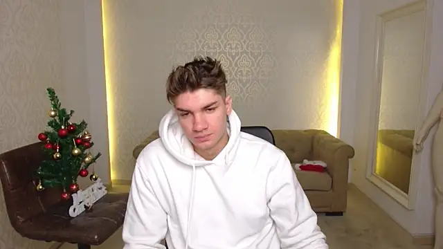 MaxKaiden online show from December 22, 5:40 am