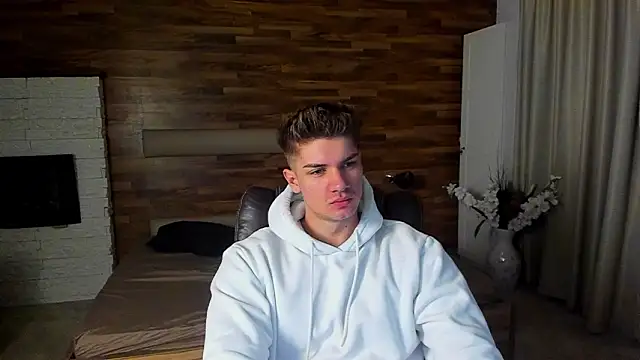 MaxKaiden online show from March 19, 5:18 am