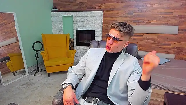 MaxKaiden online show from March 7, 5:47 am