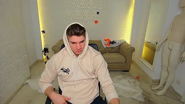 MaxKaiden online show from October 29, 5:50 am