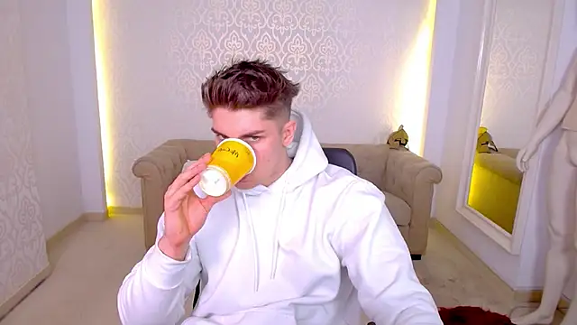 MaxKaiden online show from April 11, 9:13 am