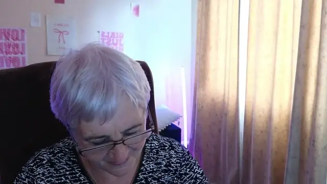 Sandra Snowflake online show from June 10, 12:28 pm