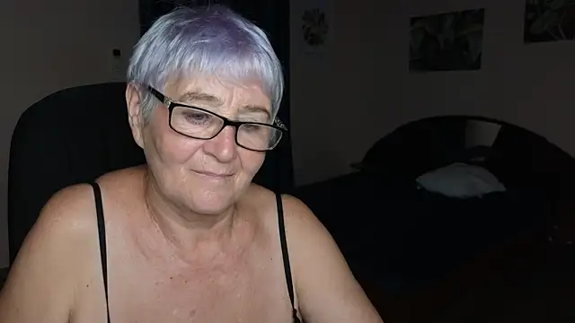 Sandra Snowflake online show from September 22, 4:02 pm