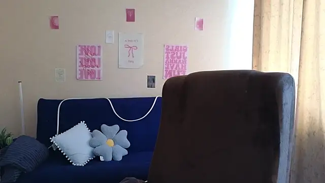 Sandra Snowflake online show from May 8, 12:09 pm