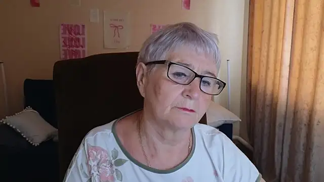 Sandra Snowflake online show from May 26, 4:54 am