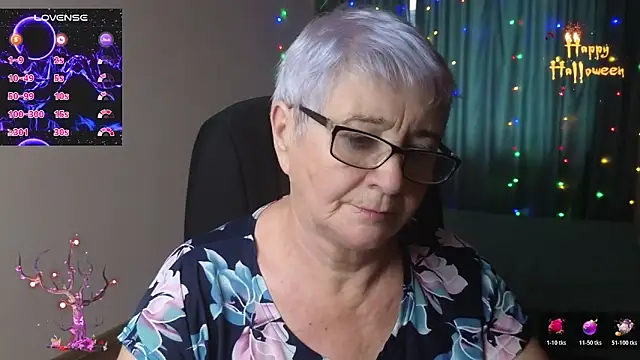 Snapshot of Sandra_Snowflake chatting on October 28, 8:02 am Sandra Snowflake online show from October 28, 8:02 am