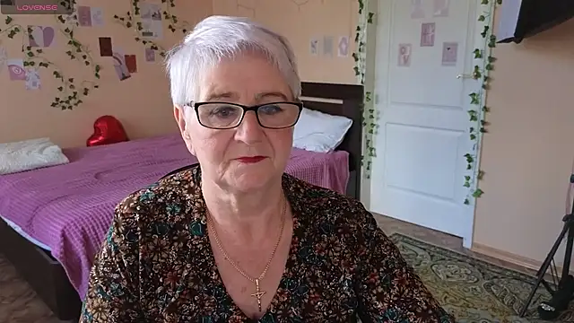 Sandra Snowflake online show from June 3, 11:44 am