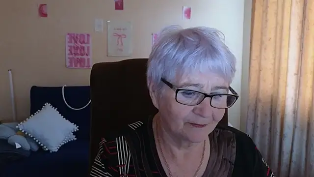 Sandra Snowflake online show from May 15, 4:10 am
