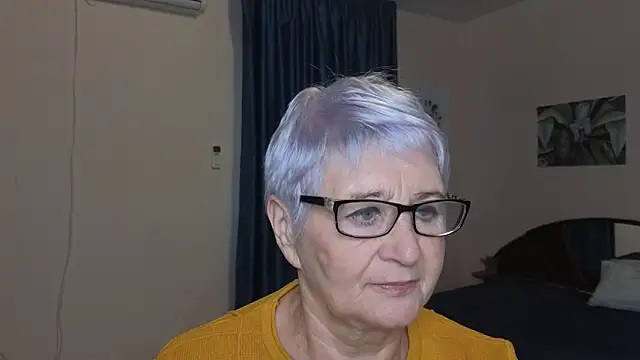 Snapshot of Sandra_Snowflake chatting on November 12, 11:14 am Sandra Snowflake online show from November 12, 11:14 am