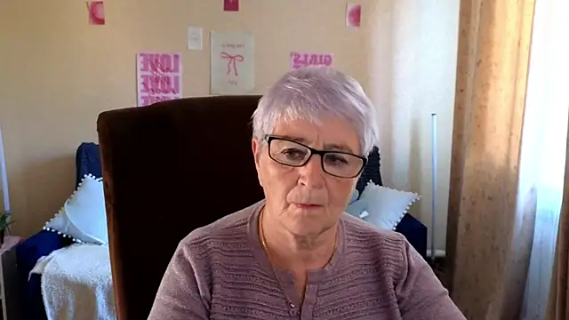 Sandra Snowflake online show from June 18, 4:00 am