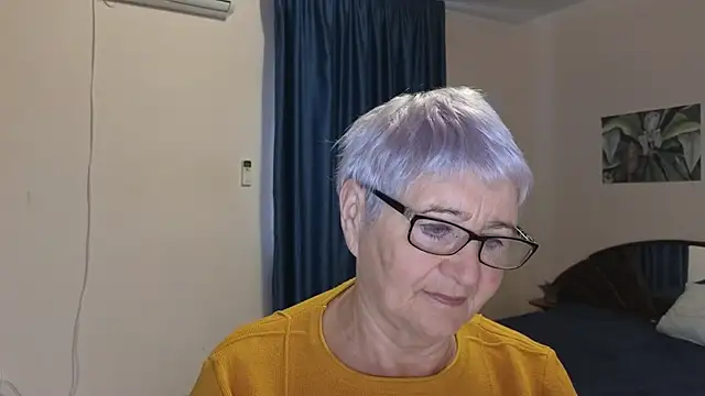 Snapshot of Sandra_Snowflake chatting on November 9, 5:00 am Sandra Snowflake online show from November 9, 5:00 am