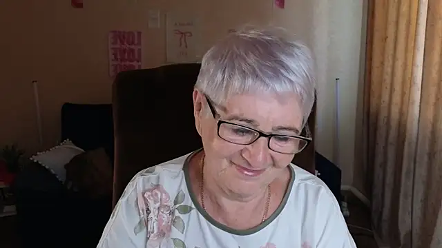 Sandra Snowflake online show from May 25, 4:34 am