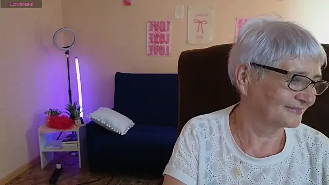 Sandra Snowflake online show from June 11, 12:13 pm