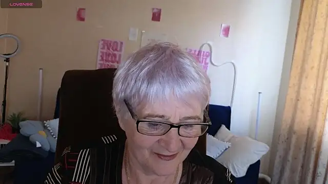 Sandra Snowflake online show from May 14, 4:09 am