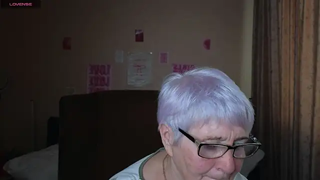Sandra Snowflake online show from May 7, 12:08 pm
