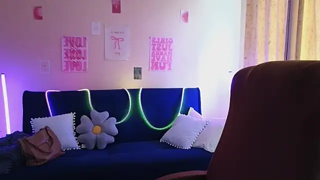 Sandra Snowflake online show from May 11, 11:00 am