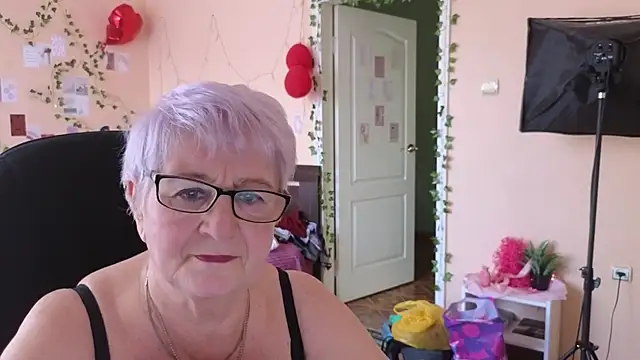 Sandra Snowflake online show from March 25, 11:09 am