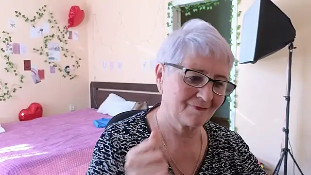Sandra Snowflake online show from June 4, 5:23 am