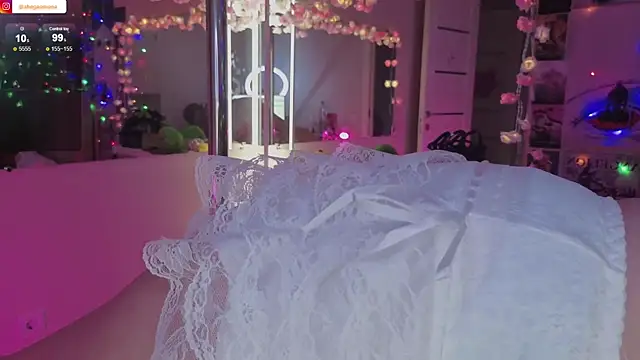 Sparkle Mona online show from November 17, 3:32 am