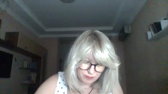 Mary888x online show from September 14, 6:30 pm