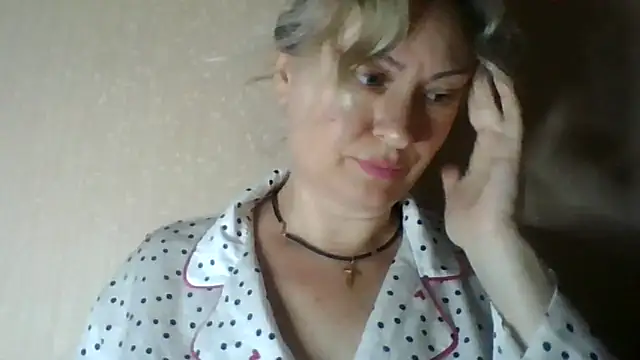 Snapshot of Mary888x chatting on June 12, 6:27 pm Mary888x online show from June 12, 6:27 pm