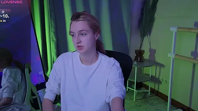 aishiro online show from November 28, 9:20 am