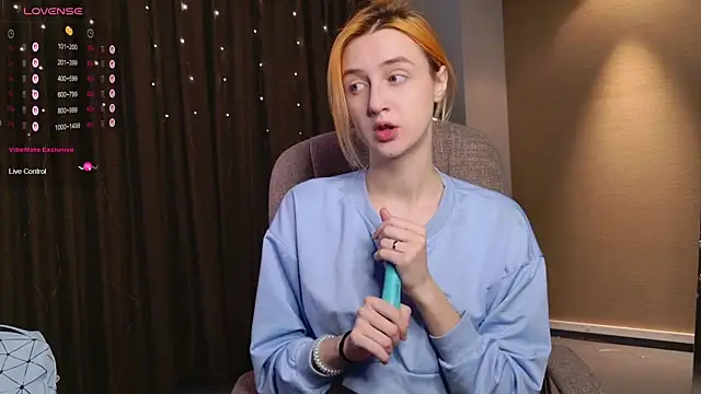 aishiro online show from December 17, 1:27 pm