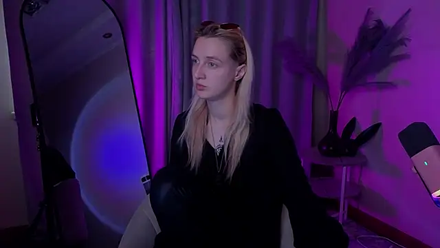 aishiro online show from September 16, 1:34 pm