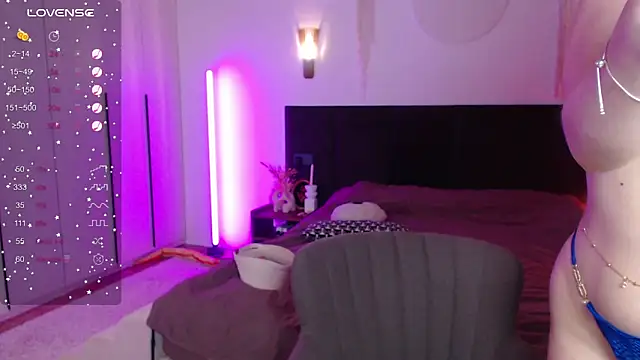 LunaticaBae online show from March 1, 1:11 am