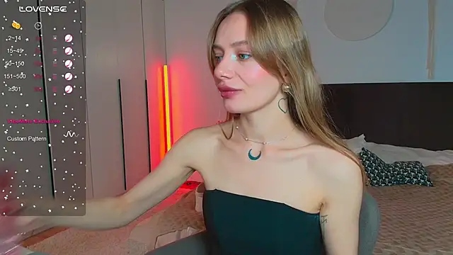 LunaticaBae online show from October 9, 5:19 am