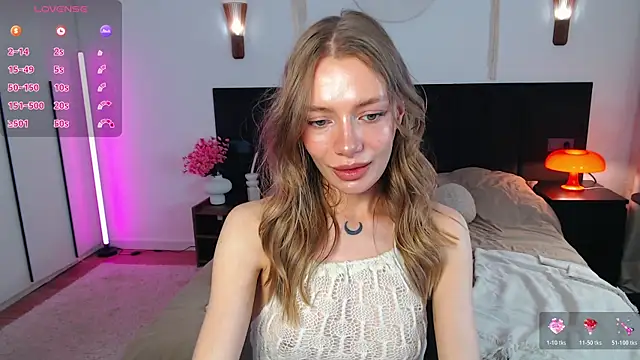 LunaticaBae online show from May 10, 4:05 am