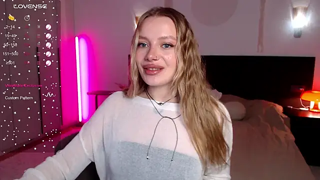 LunaticaBae online show from March 20, 1:13 am