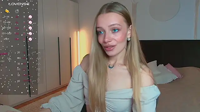 LunaticaBae online show from September 12, 4:01 am