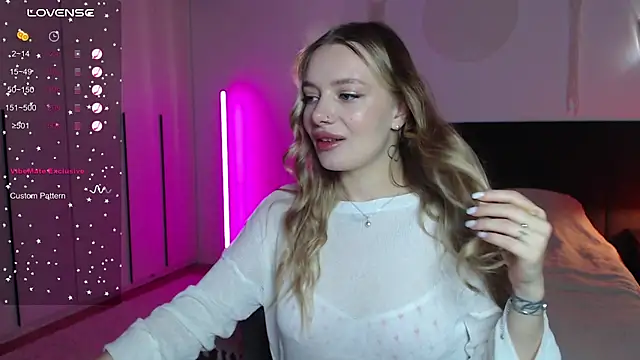 LunaticaBae online show from February 24, 1:02 am