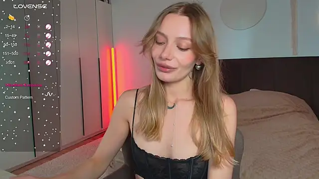 LunaticaBae online show from October 14, 6:25 am