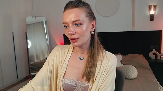 LunaticaBae online show from May 22, 3:48 am