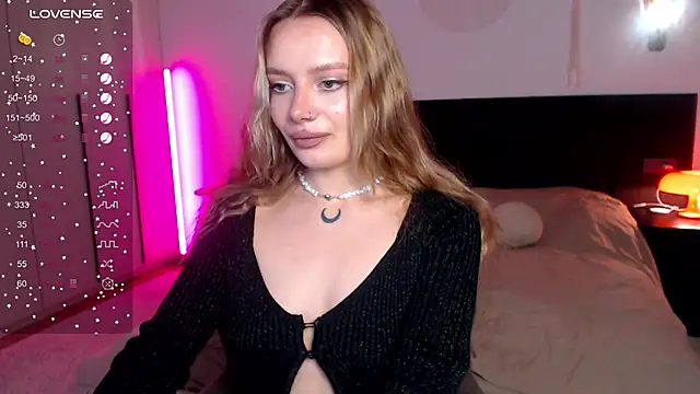 LunaticaBae online show from March 15, 1:08 am