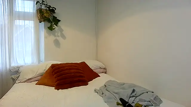 Edenfox- online show from December 4, 1:32 pm