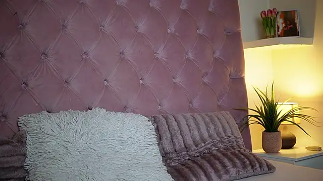 MaiaMini online show from March 13, 6:57 pm