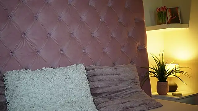 MaiaMini online show from March 31, 6:21 pm