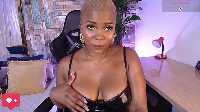 Snapshot of DashaSousaa chatting on February 28, 1:00 pm DashaSousaa online show from February 28, 1:00 pm