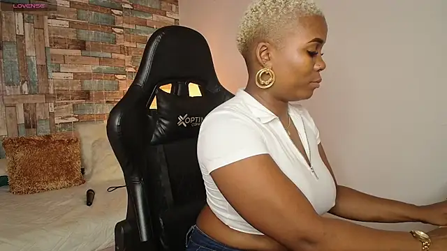 DashaSousaa online show from April 16, 2:18 pm