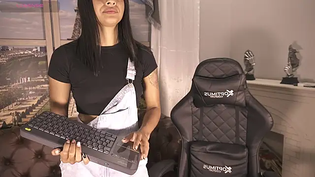 Snapshot of katia_foxxx_ chatting on June 12, 5:32 pm katia foxxx online show from June 12, 5:32 pm