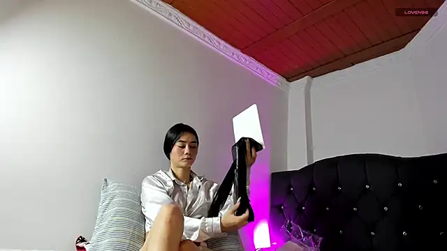 MollyCraft online show from April 25, 3:09 pm