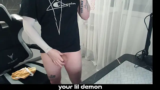 yourlildemon online show from February 21, 6:32 pm