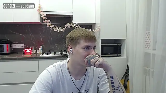 yourlildemon online show from June 13, 8:07 pm