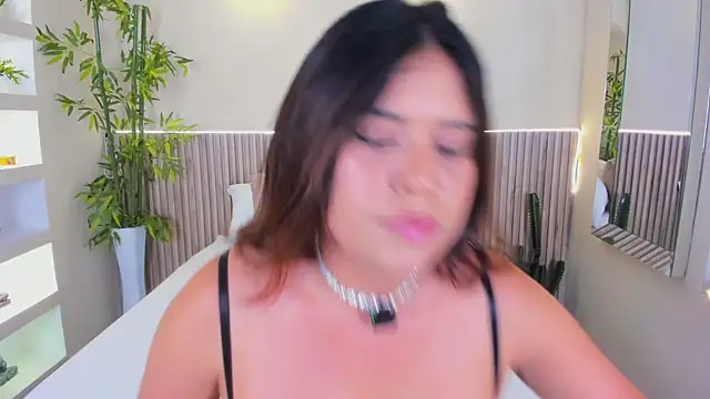 GeorginaReyes online show from April 29, 8:37 pm
