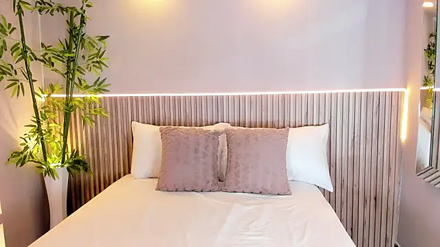 GeorginaReyes online show from March 19, 10:42 pm