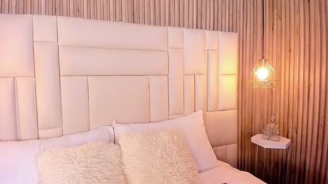 GeorginaReyes online show from March 31, 8:44 pm