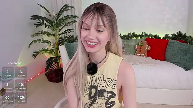 Snapshot of angel_claire chatting on December 4, 8:30 pm angel claire online show from December 4, 8:30 pm